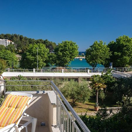 Apartment Portapisana Just 50M From The Beach Кърк Екстериор снимка