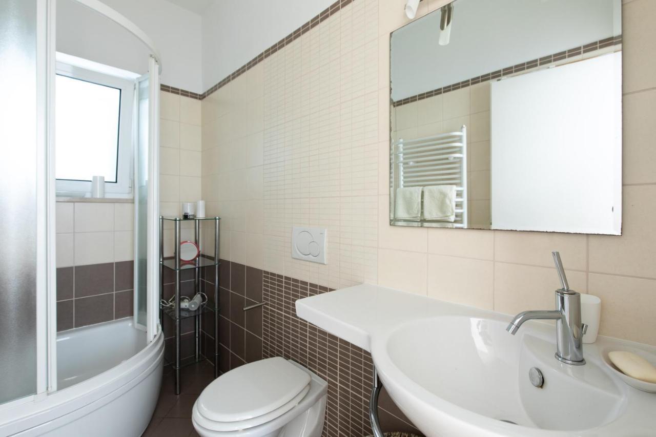 Apartment Portapisana Just 50M From The Beach Кърк Екстериор снимка