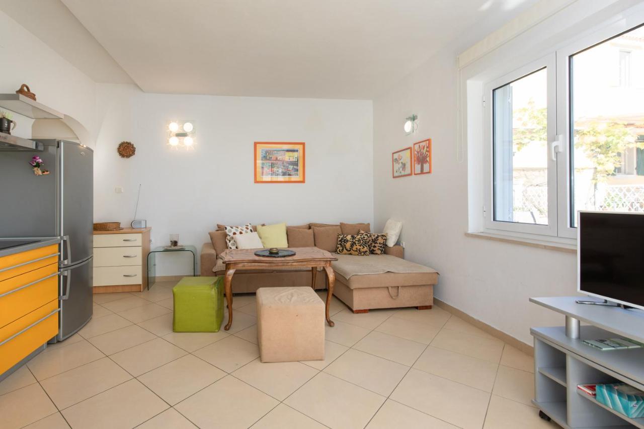 Apartment Portapisana Just 50M From The Beach Кърк Екстериор снимка